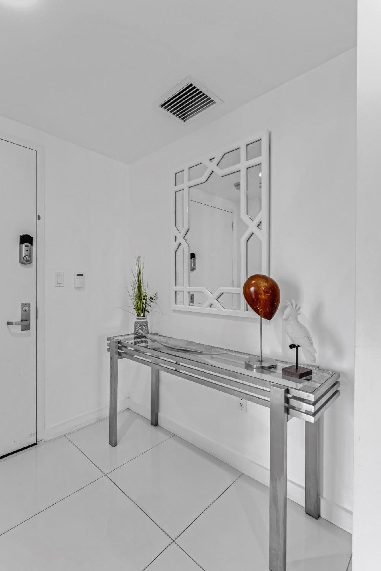 Luxurious Condo At Icon With Views Miami Kültér fotó