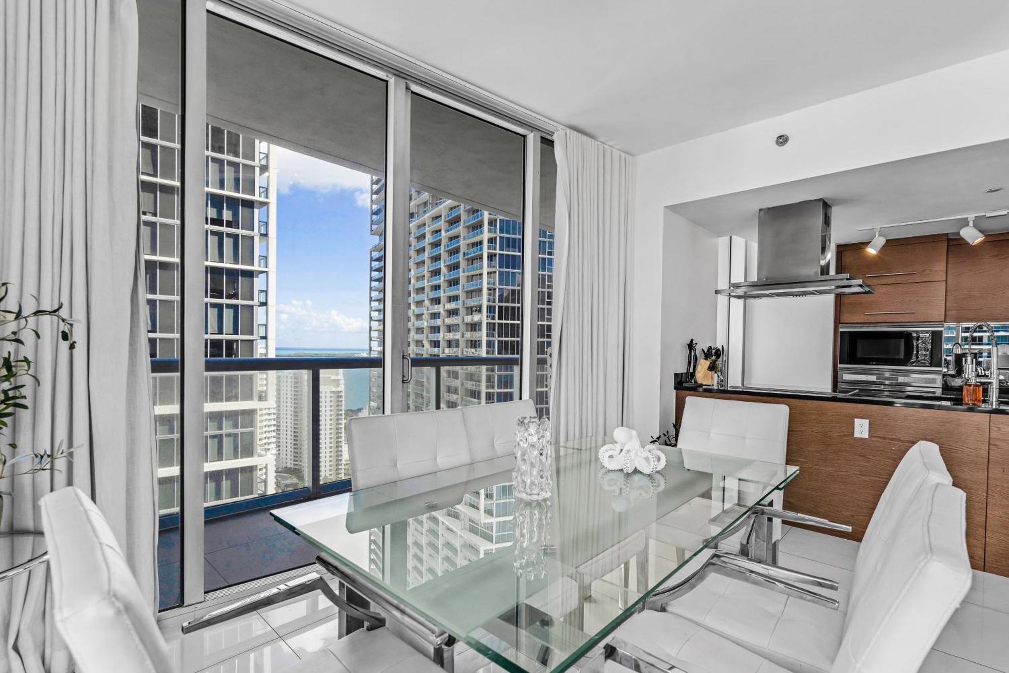 Luxurious Condo At Icon With Views Miami Kültér fotó