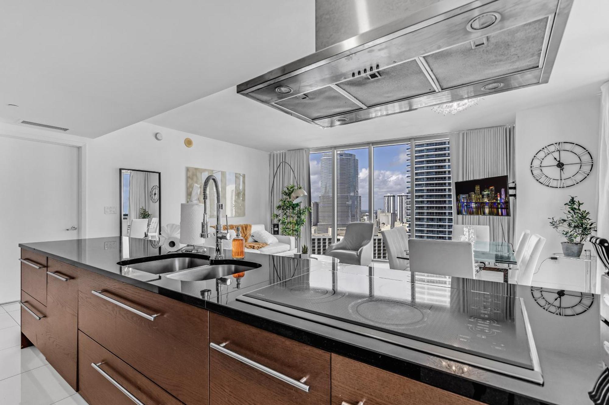 Luxurious Condo At Icon With Views Miami Kültér fotó