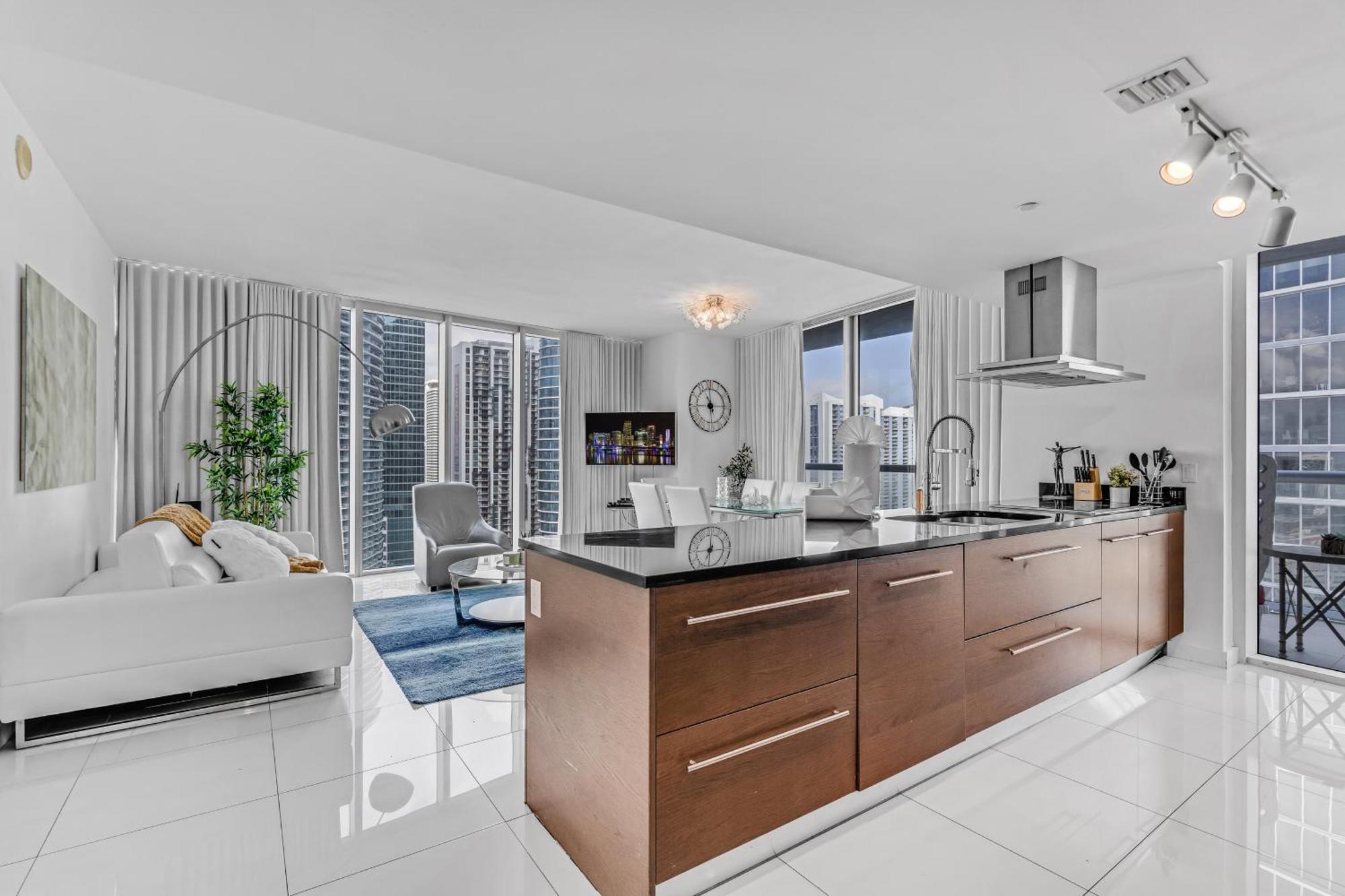 Luxurious Condo At Icon With Views Miami Kültér fotó