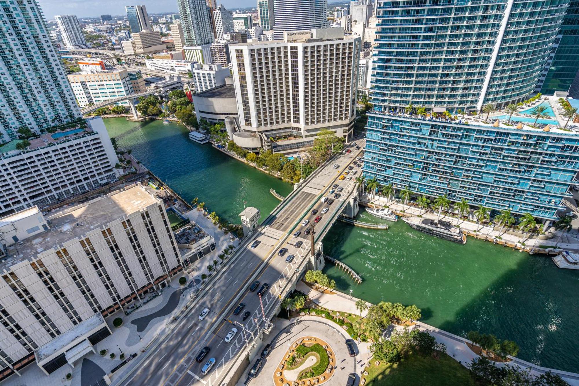 Luxurious Condo At Icon With Views Miami Kültér fotó